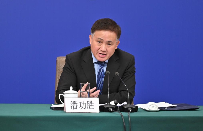 1709729159420158.jpg 潘功胜(1).jpg